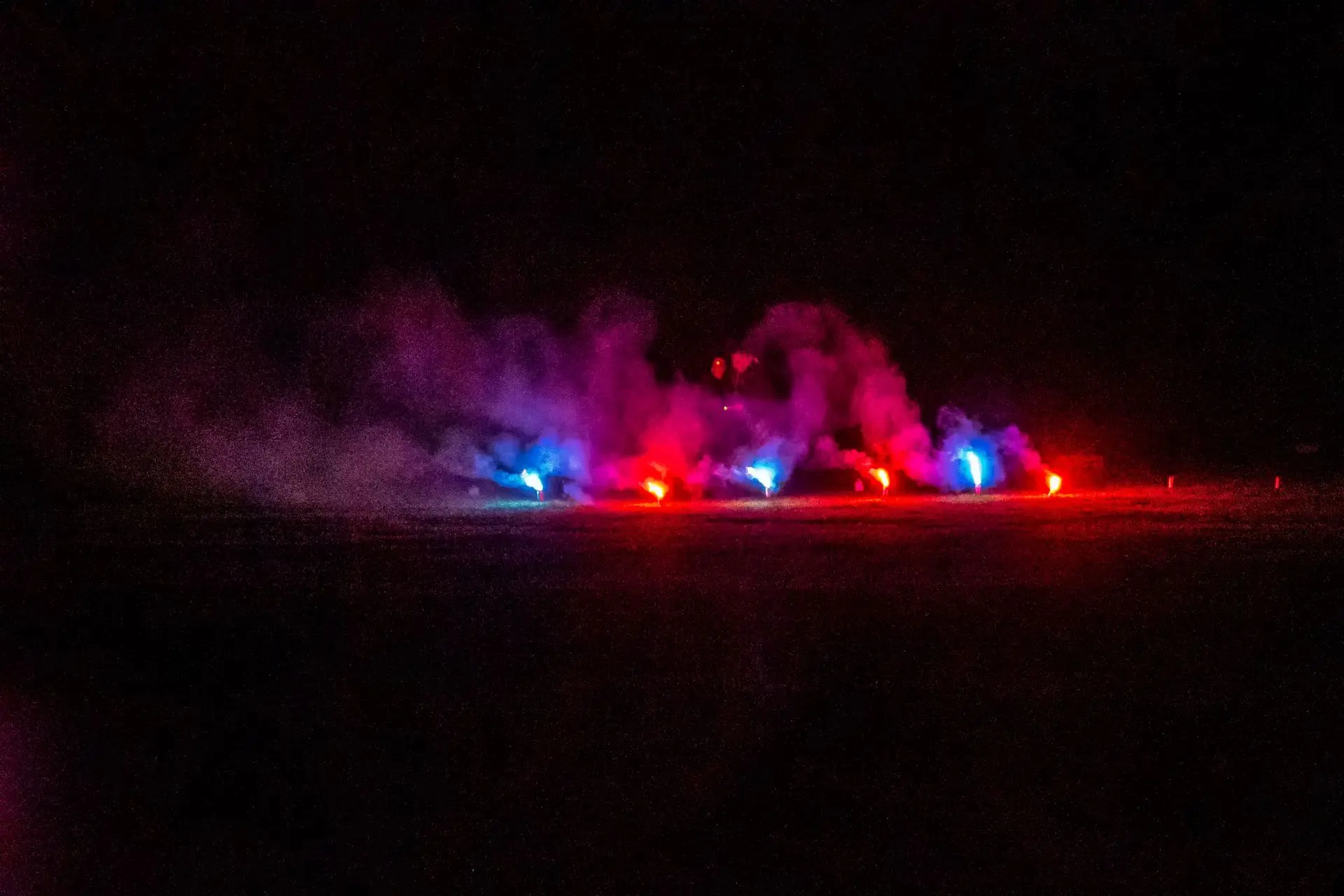 Rot-blaues Feuerwerk